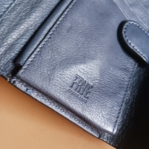 FRYE blue navy genuine leather crossbody wallet, organizer  bag - Picture 9 of 10